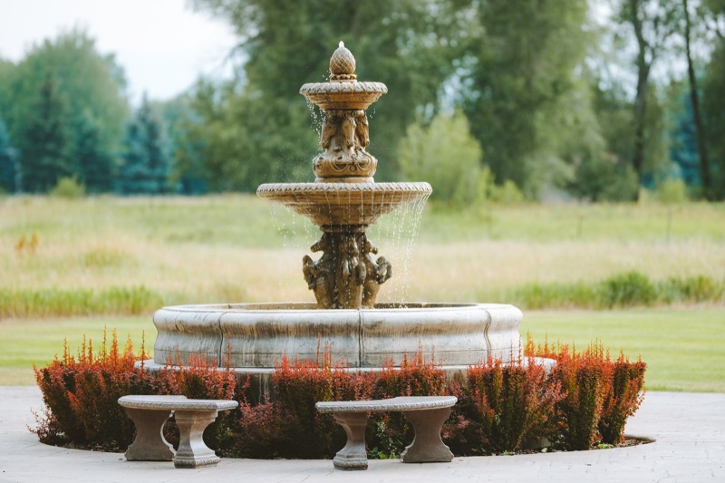 Courtyard fountain at Chateau Event Center